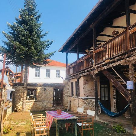 Χαγιάτι Hotel Pszarádesz Kültér fotó