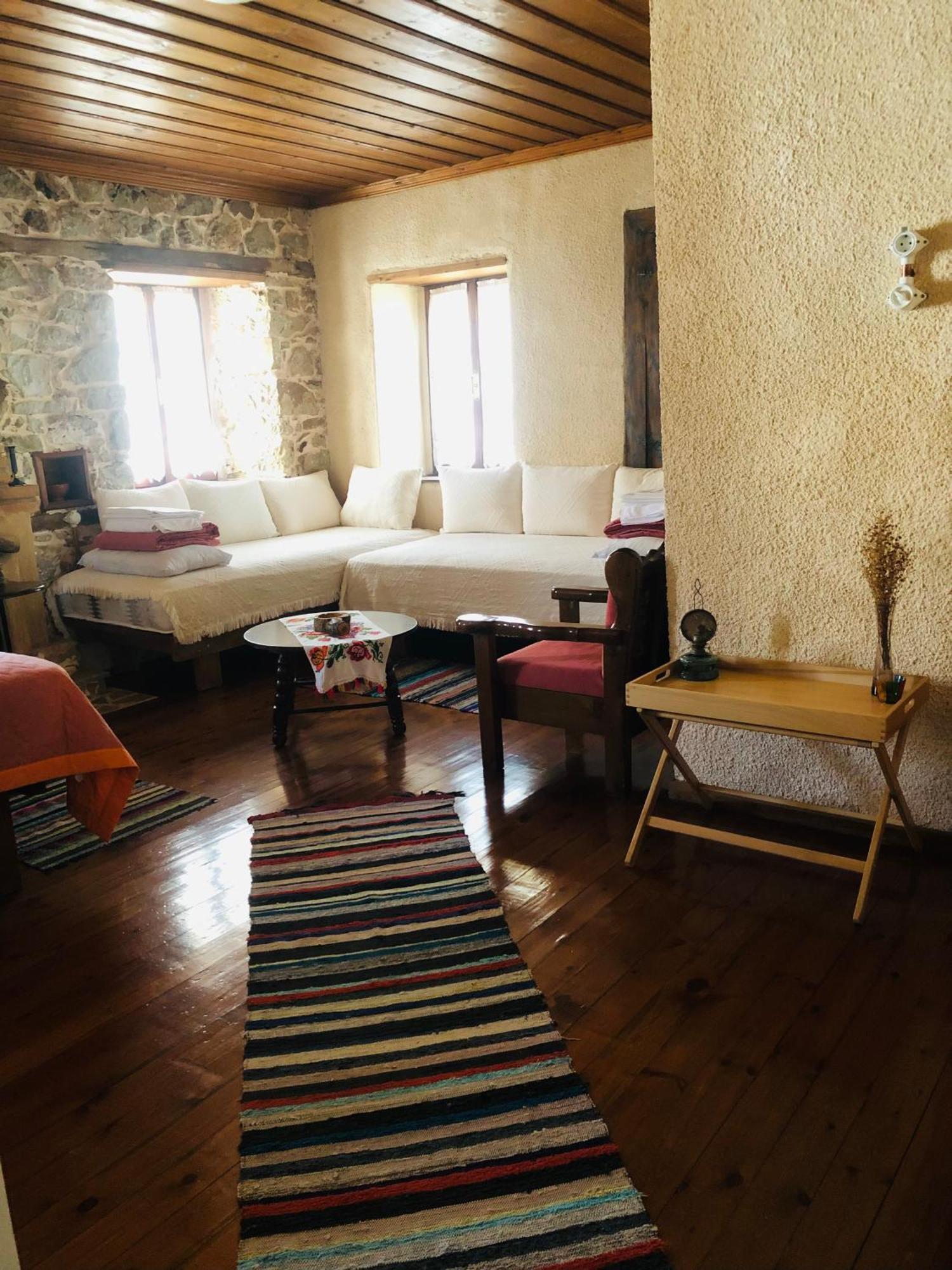 Χαγιάτι Hotel Pszarádesz Kültér fotó