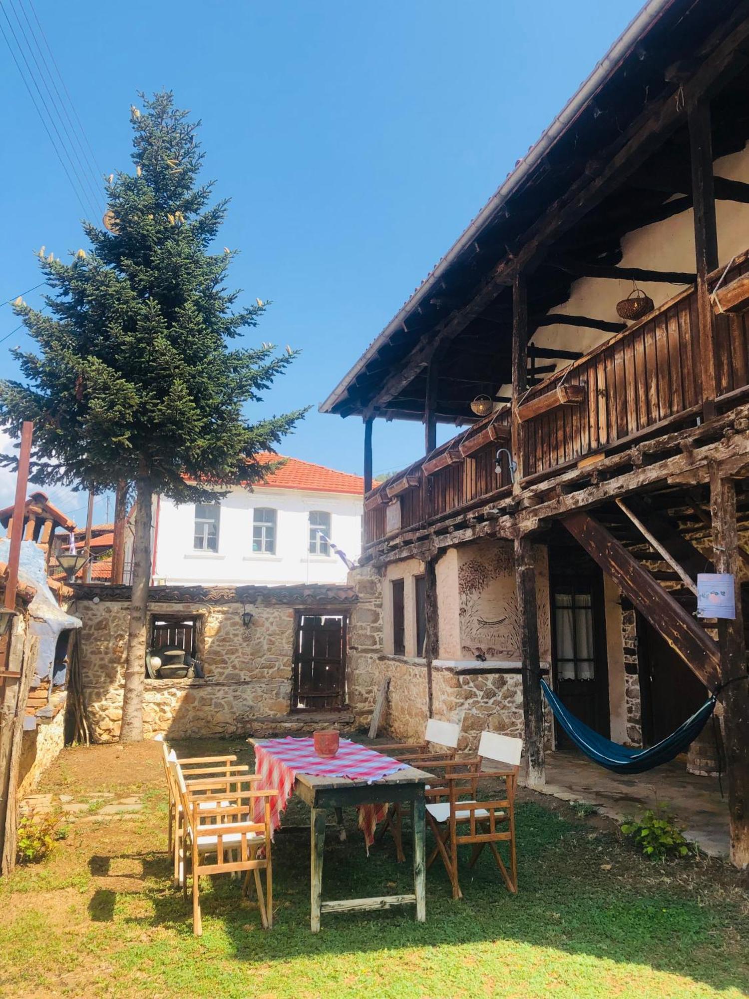 Χαγιάτι Hotel Pszarádesz Kültér fotó